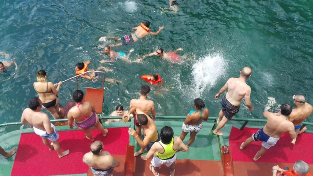 Tour di nuoto sul Bosforo