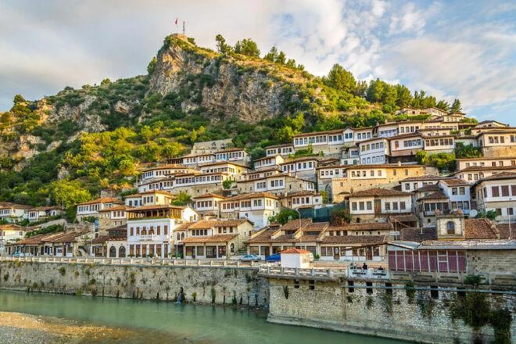 Vizesiz Uçaklı Balkan Masalı Turu 8 Gün 7 Gece Bütün Çevre Gezileri Ekstra Turlar Akşam Yemekleri ve Balkan Gecesi Dahil