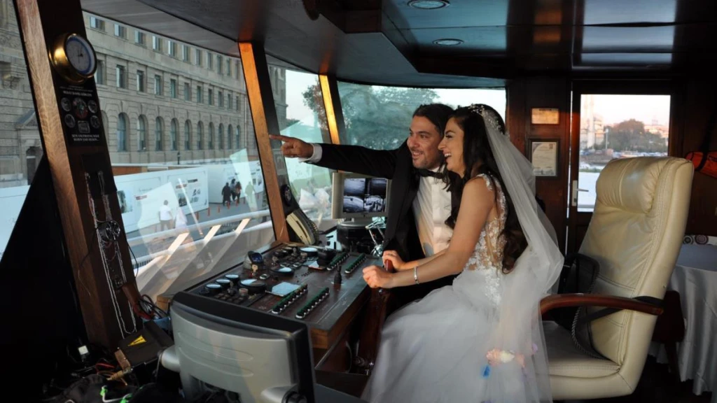 Boda, compromiso, henna y circuncisión en el Bósforo
