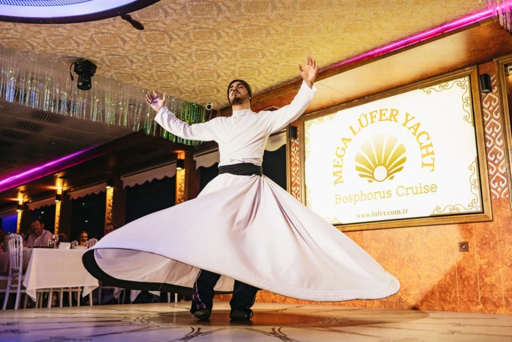 Tour in barca per la cena iftar nel Bosforo