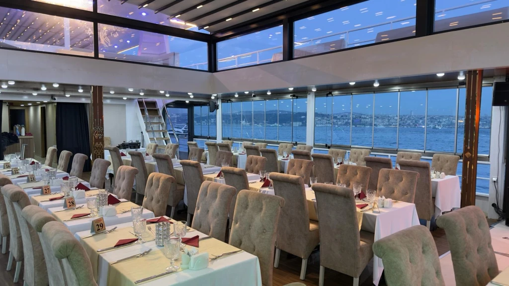 Tour in barca per la cena iftar nel Bosforo