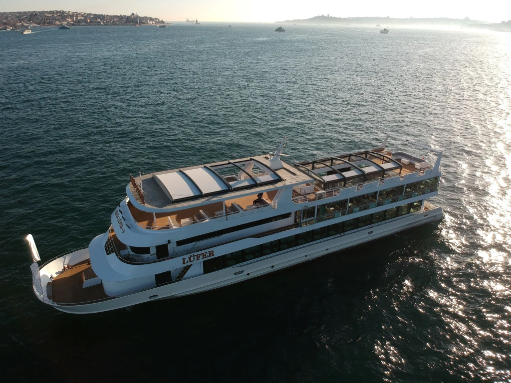 Tour in barca per la cena iftar nel Bosforo