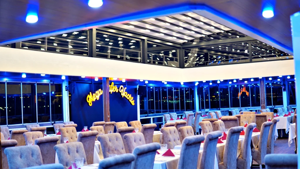 Tour in barca per la cena iftar nel Bosforo