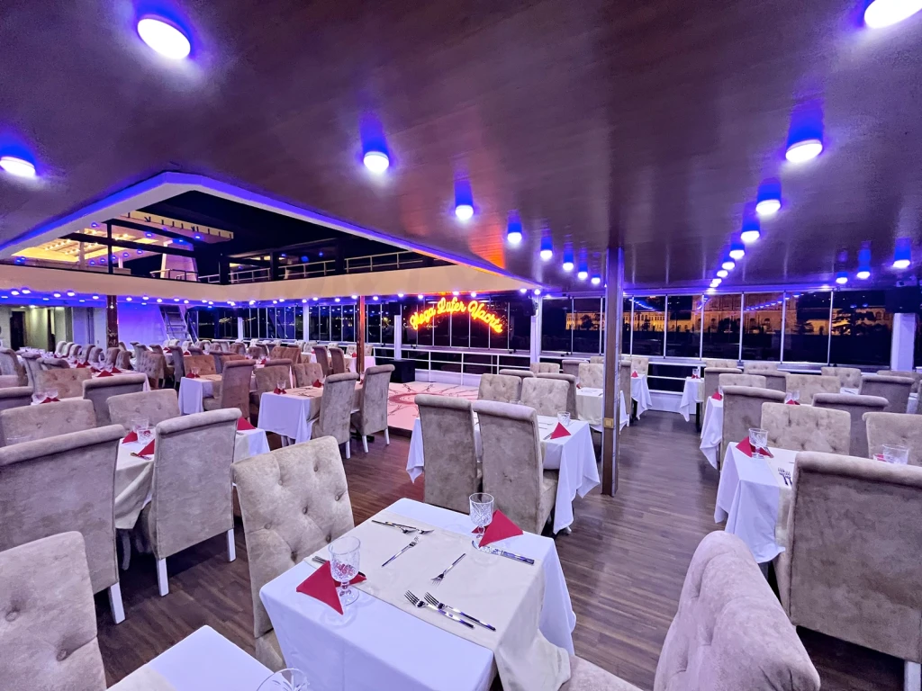 Tour in barca per la cena iftar nel Bosforo