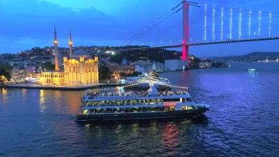 Iftar-Veranstaltungen auf dem Boot im Bosporus