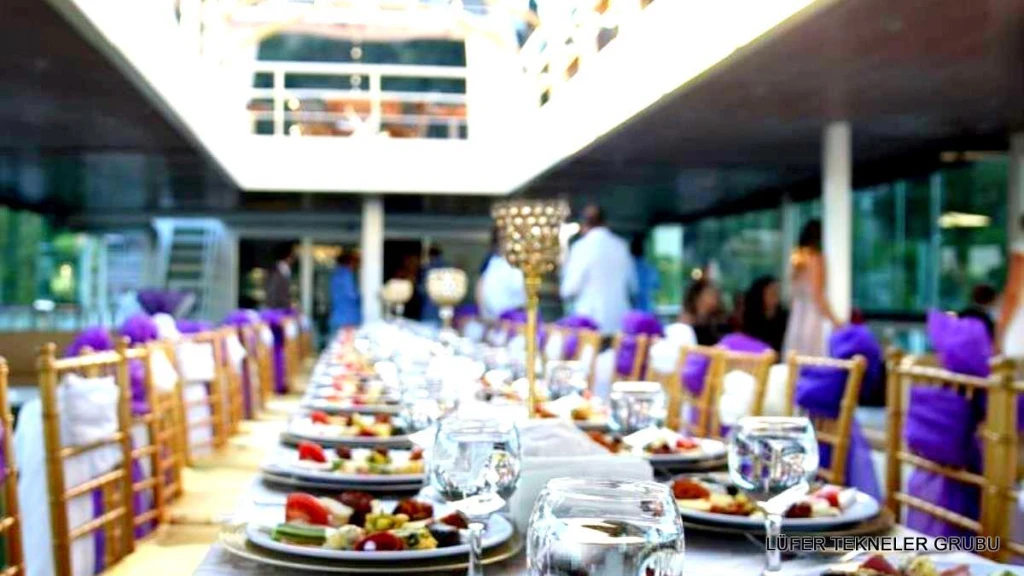 Dining Boat Tours