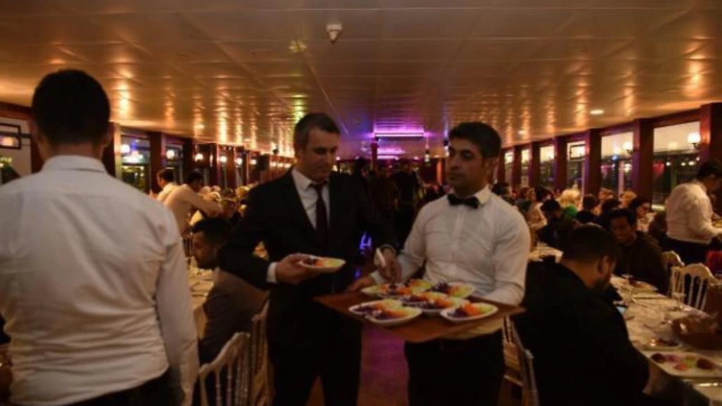 Dining Boat Tours