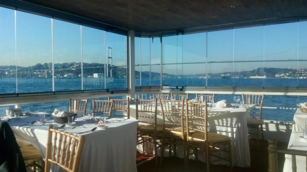 Dining Boat Tours