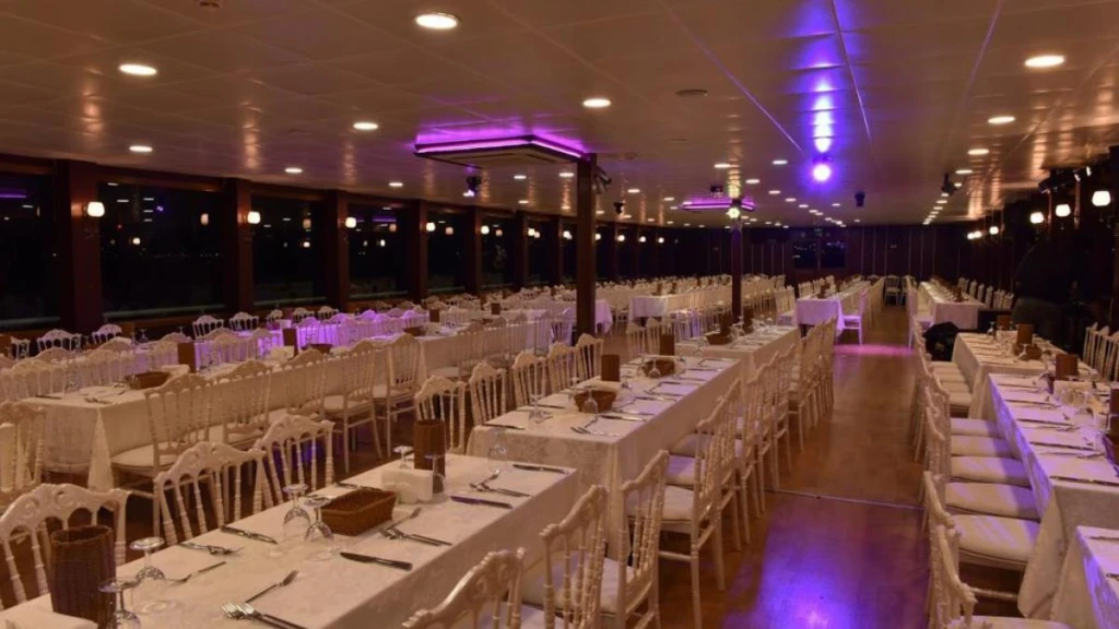 Dining Boat Tours