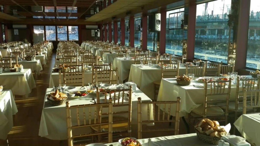 Dining Boat Tours