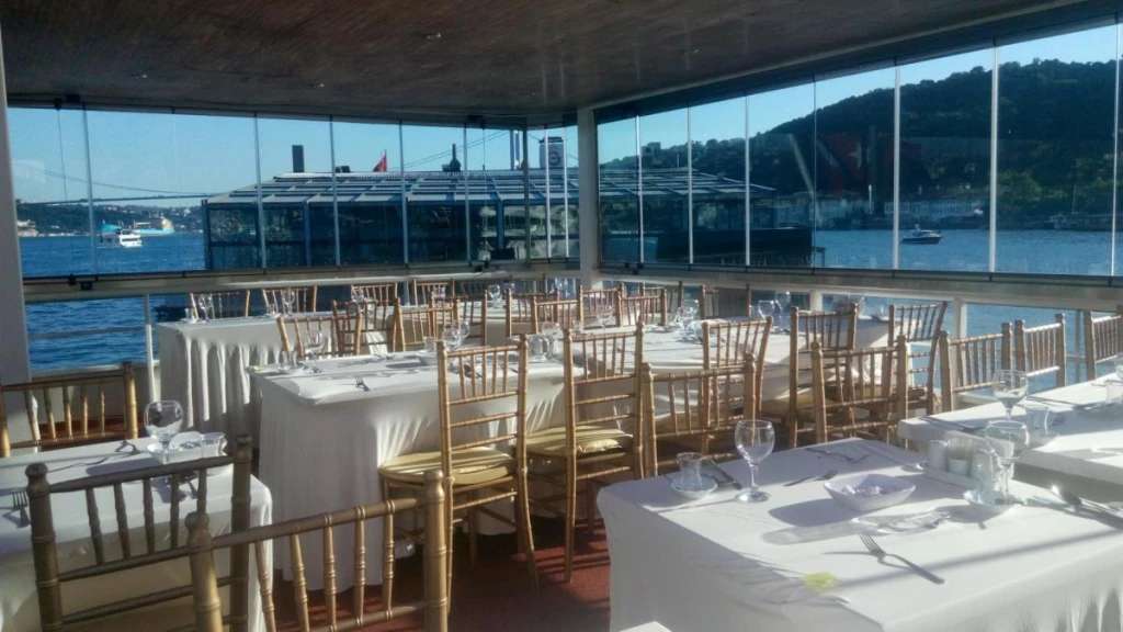 Dining Boat Tours
