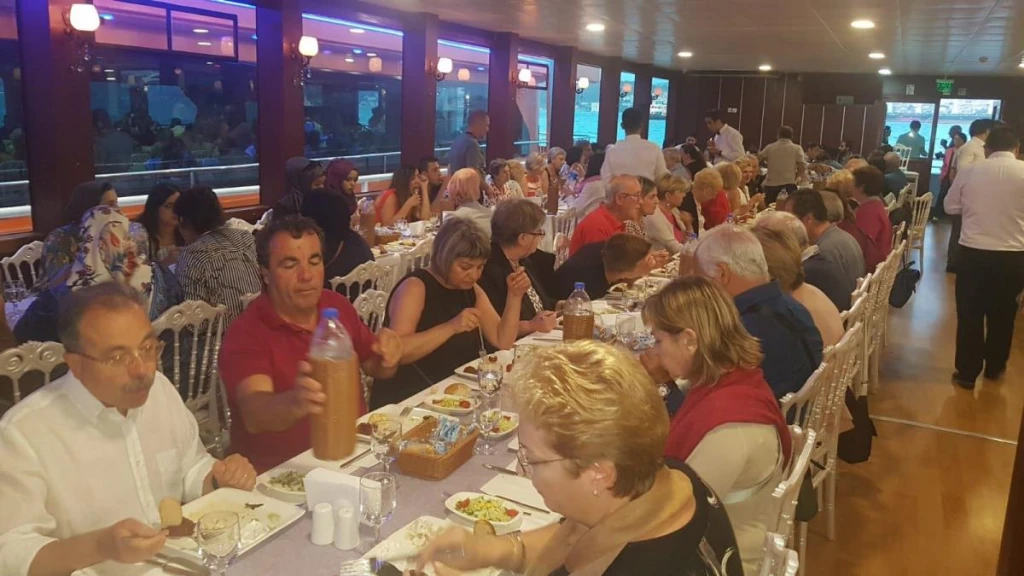 Dining Boat Tours