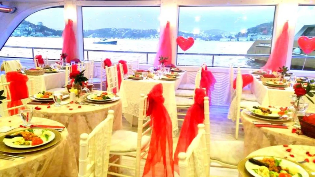 Paseo en barco por el Bósforo del Día de San Valentín del 14 de febrero