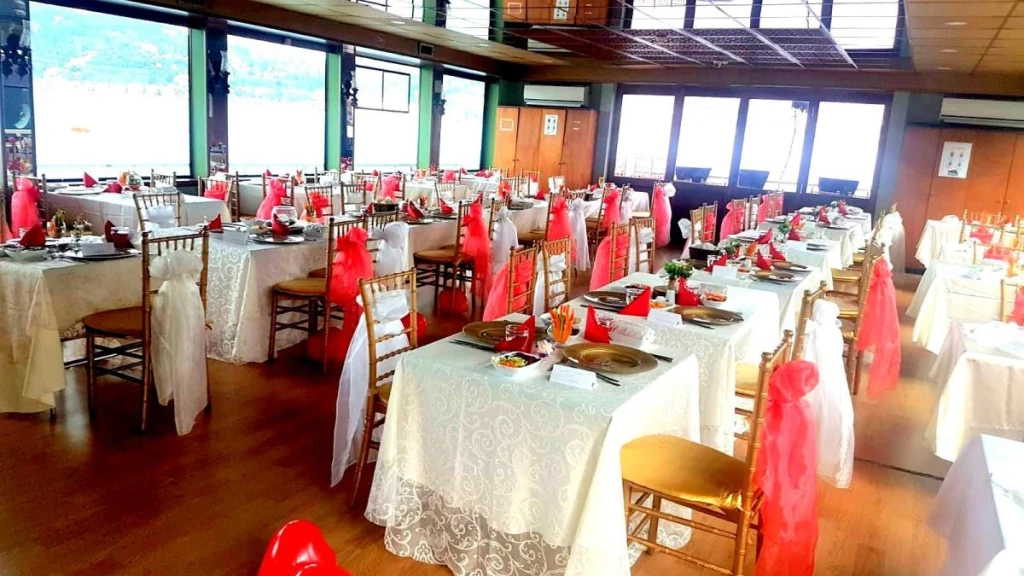 Paseo en barco por el Bósforo del Día de San Valentín del 14 de febrero