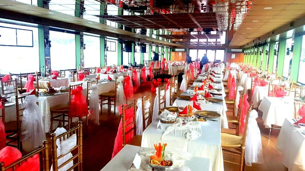 Paseo en barco por el Bósforo del Día de San Valentín del 14 de febrero