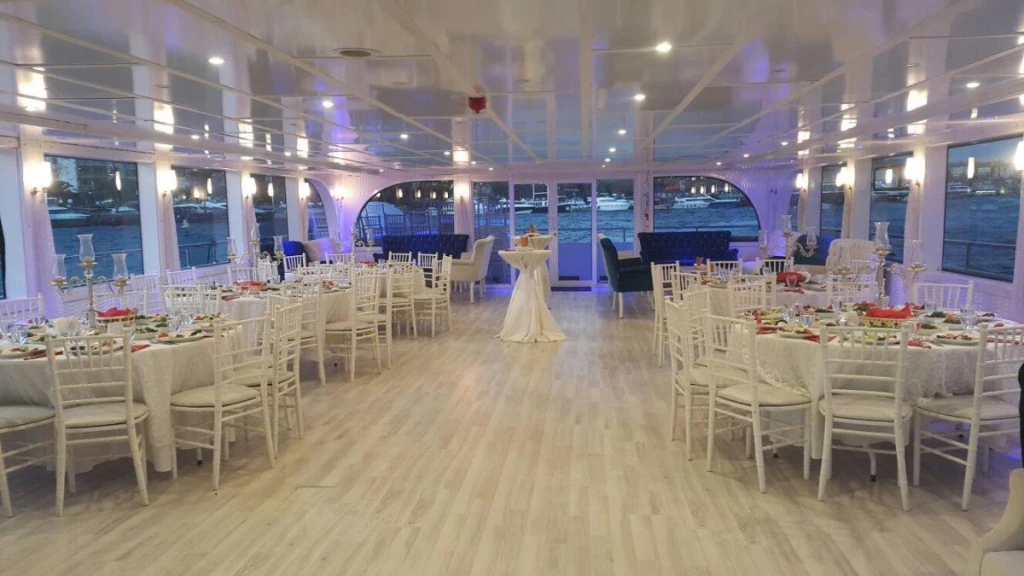 Organizzazione di intrattenimento dopo il matrimonio in barca