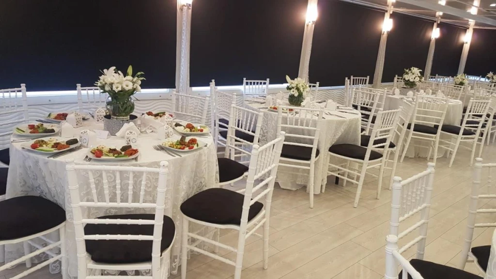 Organizzazione di intrattenimento dopo il matrimonio in barca