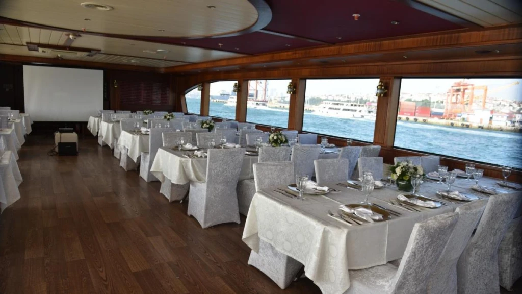 Organizzazione di intrattenimento dopo il matrimonio in barca