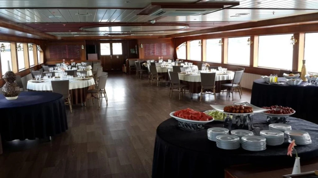 Organizzazione di intrattenimento dopo il matrimonio in barca