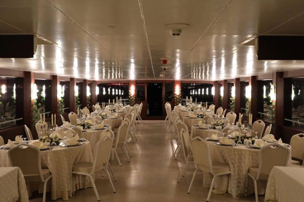 Organisation de fiançailles sur un bateau