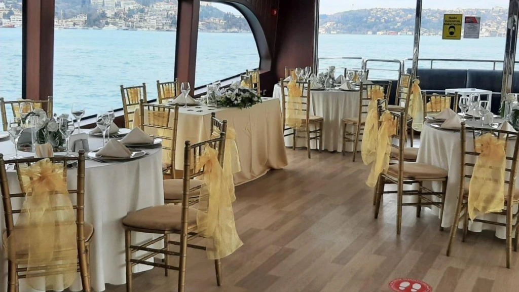 Organisation de fiançailles sur un bateau