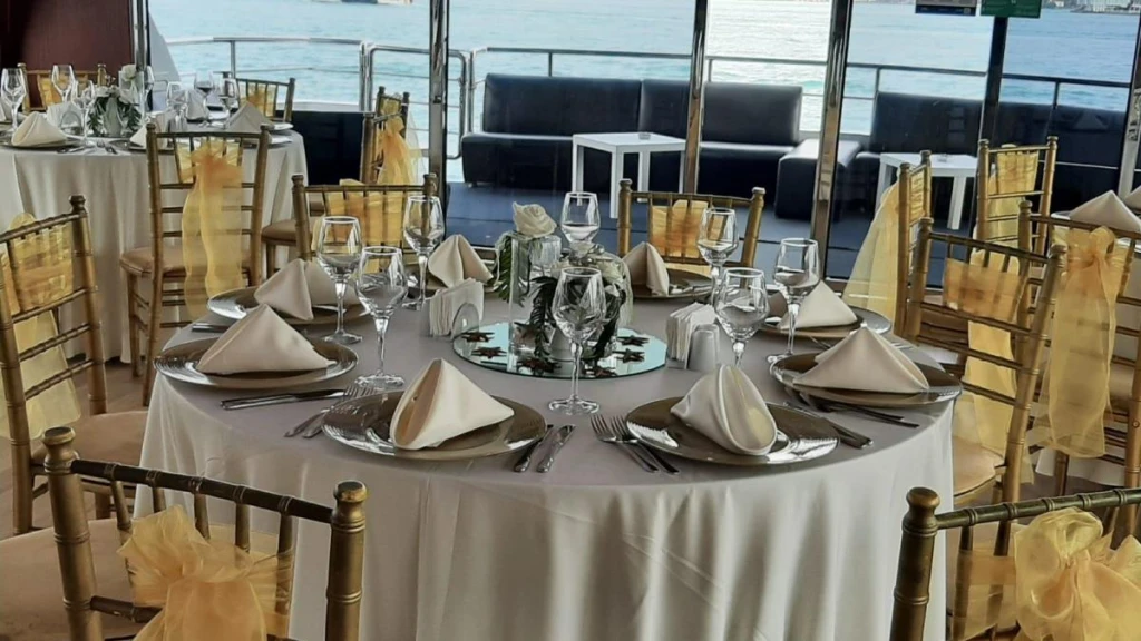 Organisation de fiançailles sur un bateau
