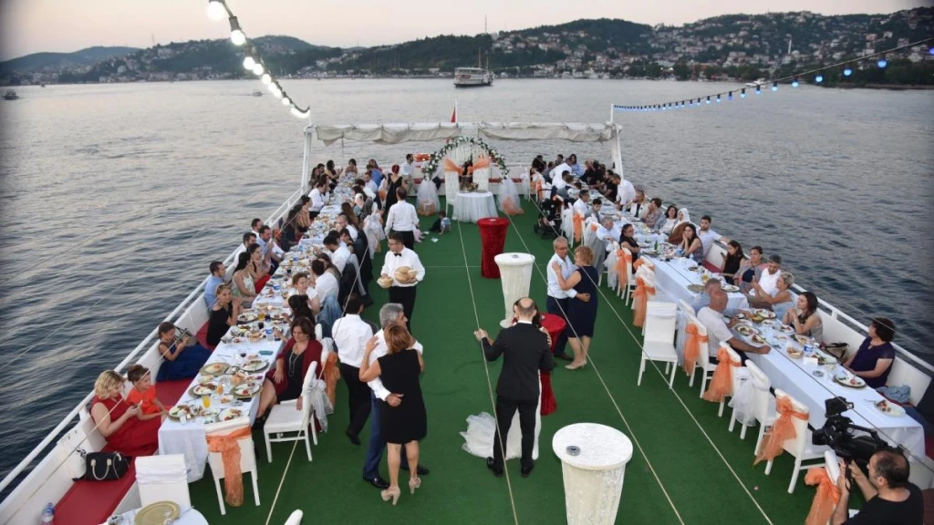 Organisation de fiançailles sur un bateau
