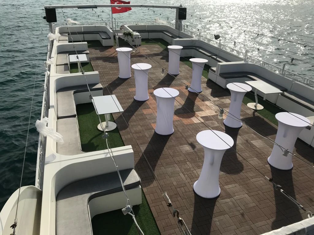 Organisation de fiançailles sur un bateau