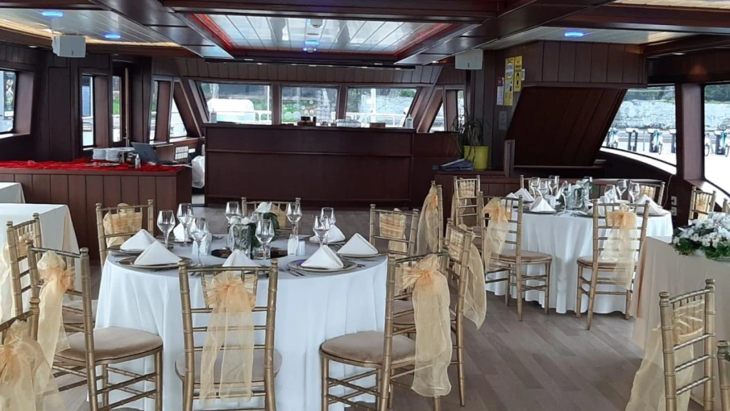 Organisation de fiançailles sur un bateau