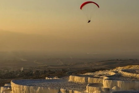 Pamukkale'de Yamaç Paraşütü