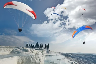 Pamukkale'de Yamaç Paraşütü
