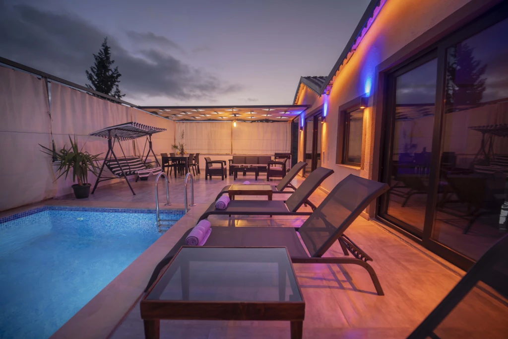 Villa White