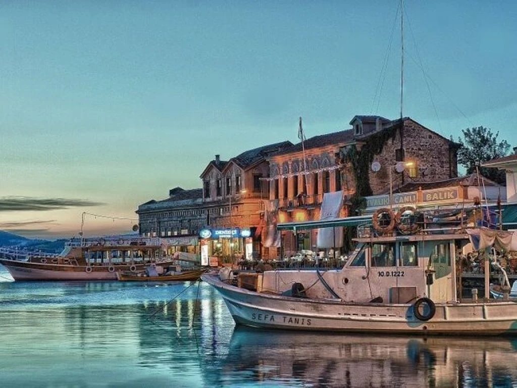 GÜNÜBİRLİK AYVALIK CUNDA TEKNE YÜZME TURU