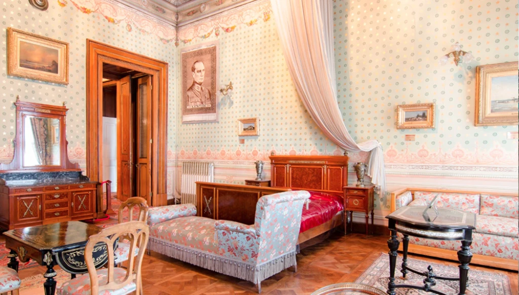 Dolmabahce Palace  & Two Continents by PLAN TOUR