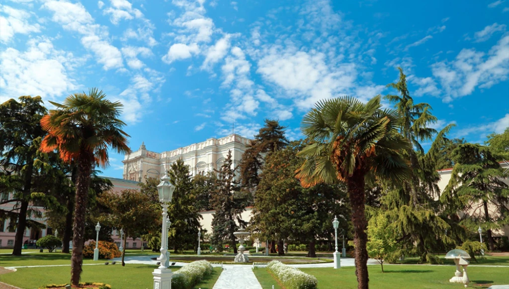 Dolmabahce Palace  & Two Continents by PLAN TOUR
