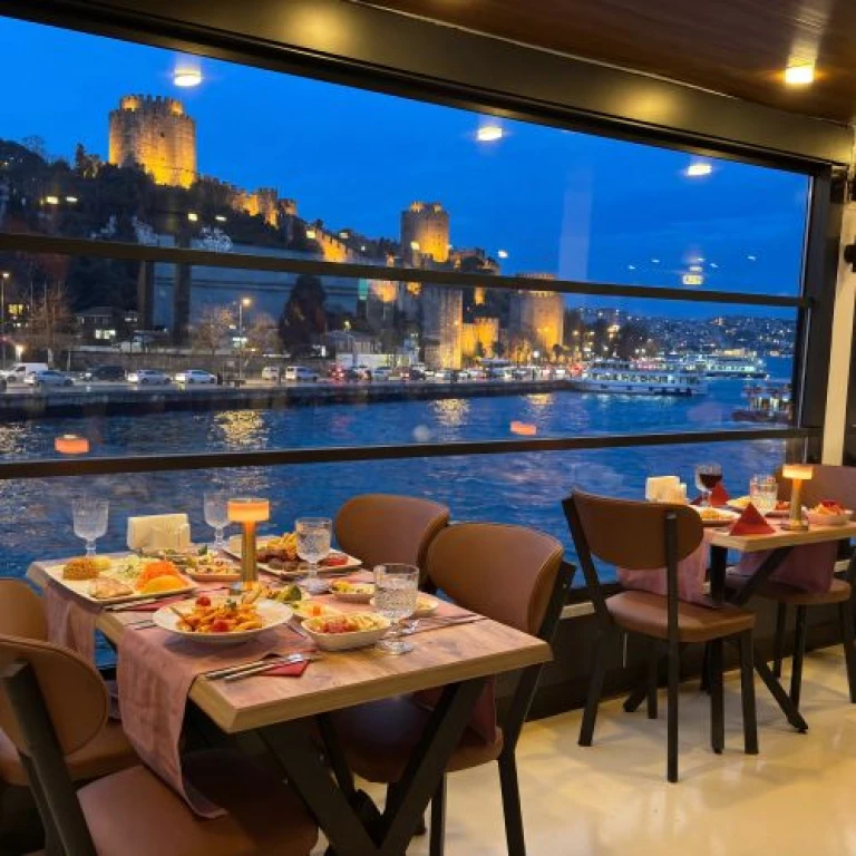Lounge VIP di lusso, tavolo privato, menu VIP, bevande analcoliche illimitate, trasferimento in hotel