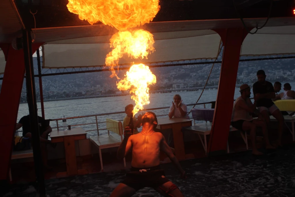 Alanya Night Safari & Boat Combo Tour: Experience the Best of Alanya in One Day