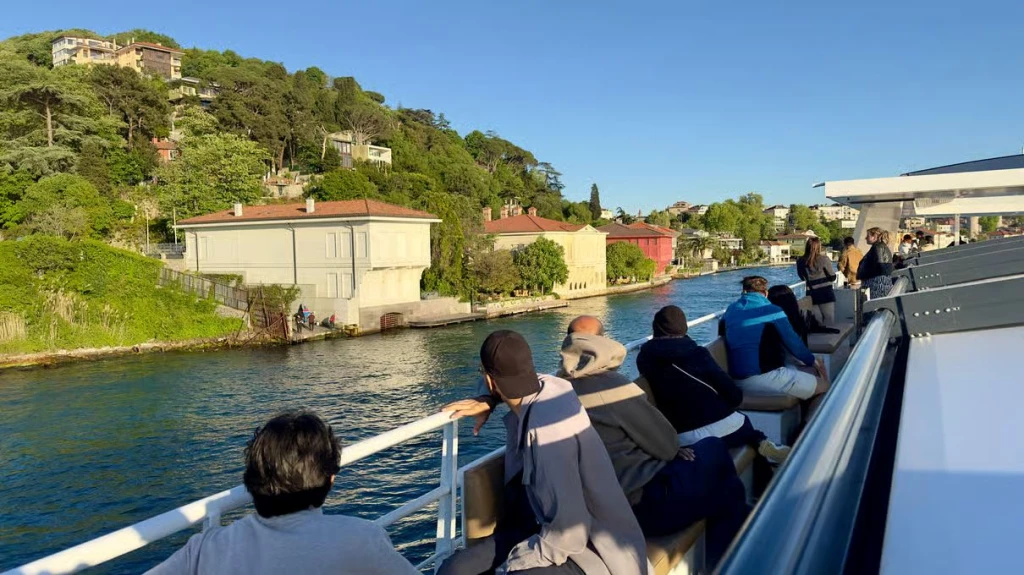 Paseo por el Bósforo al atardecer, bebidas sin alcohol ilimitadas, aperitivos y audioguía