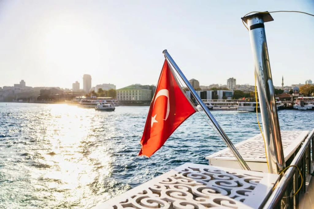 Bosphorus Daytime Sightseeing Cruise Lunch & Soft Drinks