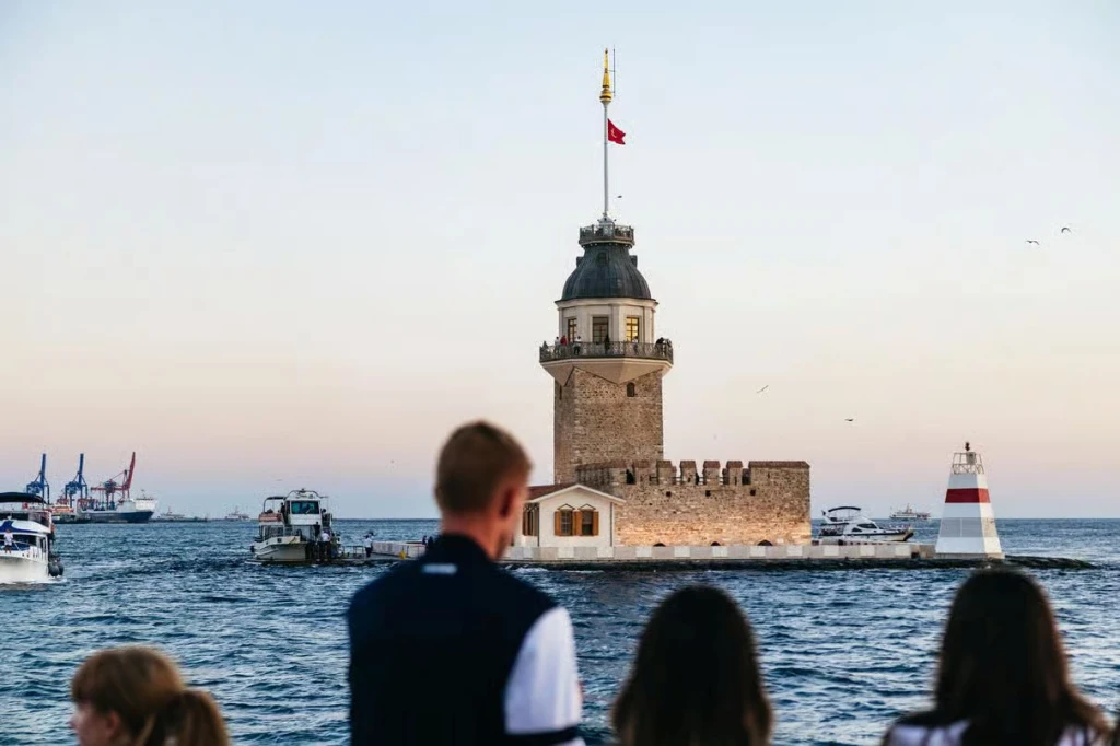 Bosphorus Daytime Sightseeing Cruise Lunch & Soft Drinks