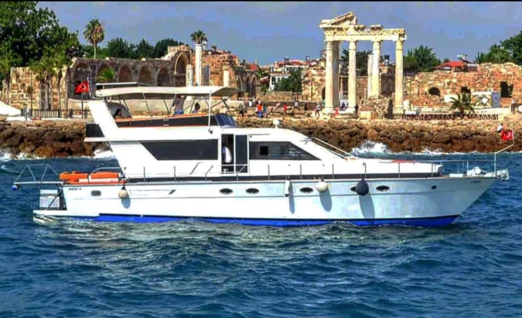 Side: Private Yacht Tour with Sunset Option