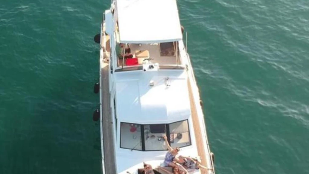 Private Yacht-1