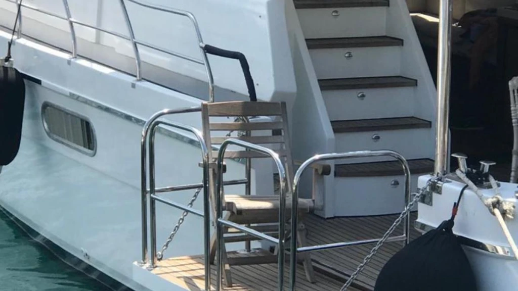Private Yacht-1