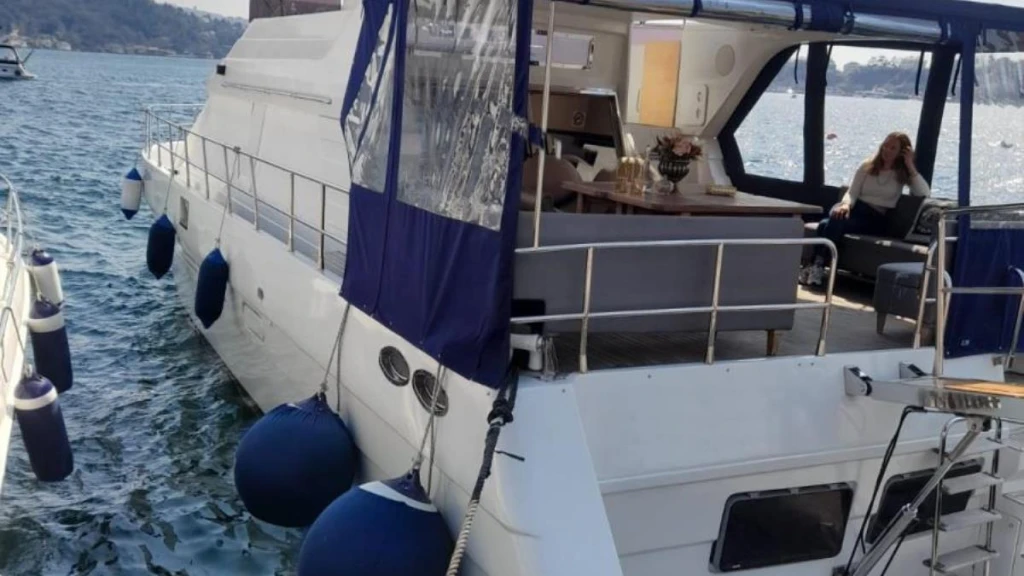 Private Yacht-2