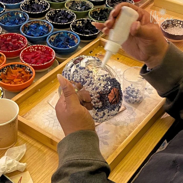 Atelier de lampe en mosaïque