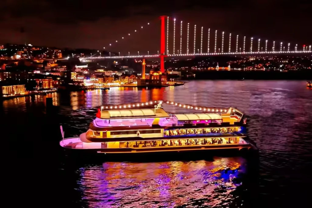 Teknede Yemekli Türk Gecesi (İstanbul Boğazında)
