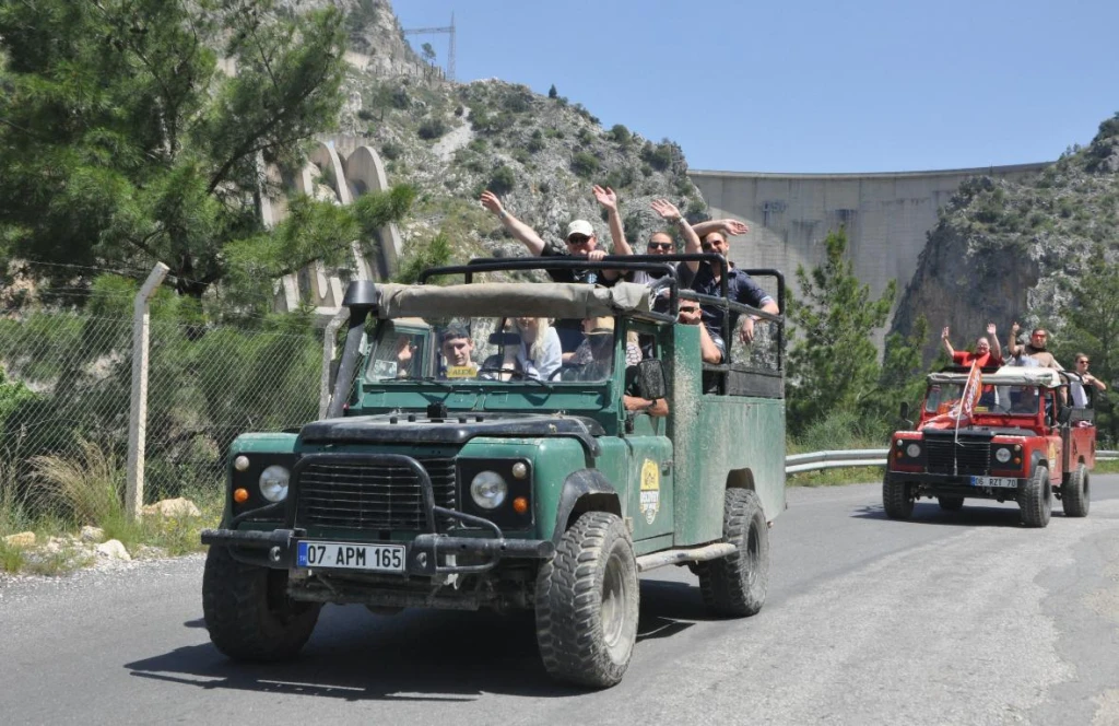 Safari in jeep laterale e tour in barca sul Lago Verde con pranzo