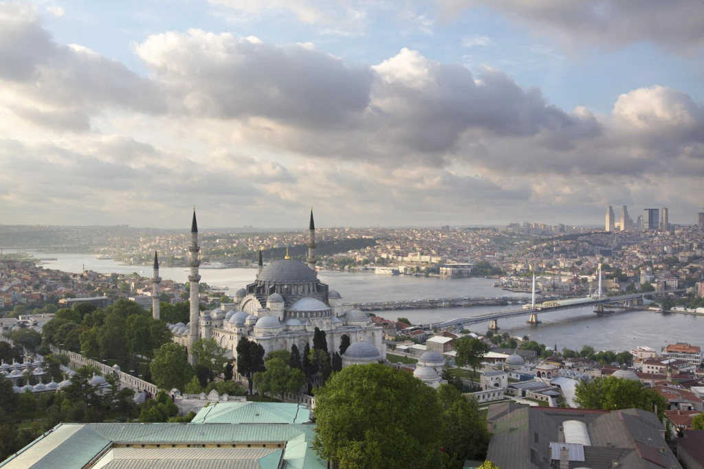 Half-Day Istanbul Tour with Dolmabahce Palace, Suleymaniye Mosque & Little Hagia Sophia