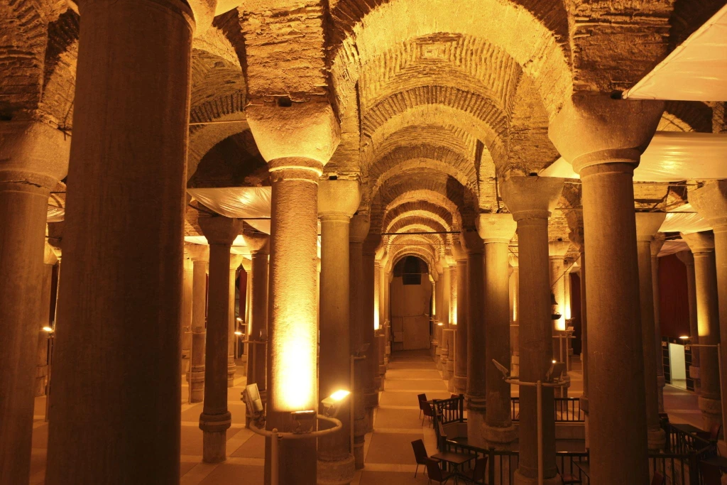 Half-Day Istanbul Tour with Dolmabahce Palace, Suleymaniye Mosque & Little Hagia Sophia