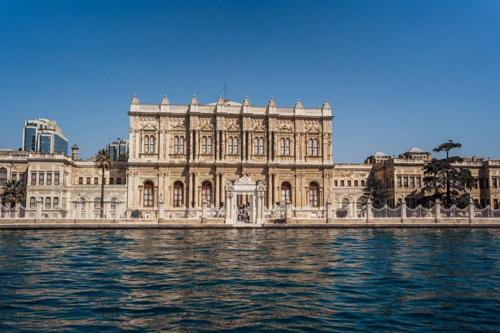 Half-Day Istanbul Tour with Dolmabahce Palace, Suleymaniye Mosque & Little Hagia Sophia